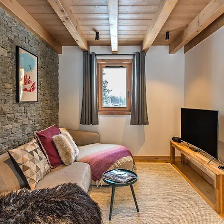 Chalet Belle Des Neiges - Alpes Travel - Sleeps 9 *
