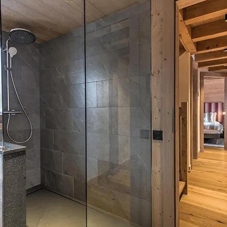 Belle Des Neiges - Alpes Travel - Sleeps 9 Chalet Les Houches
